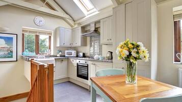 House | Private kitchen | Fridge, microwave, oven, dishwasher
