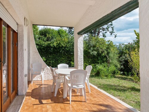 Peaceful Holiday Home With Fireplace, Garden and Parking