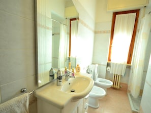 Ferienhaus | Badezimmer | Badewanne