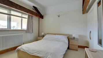 House | 3 bedrooms, individually furnished, bed sheets