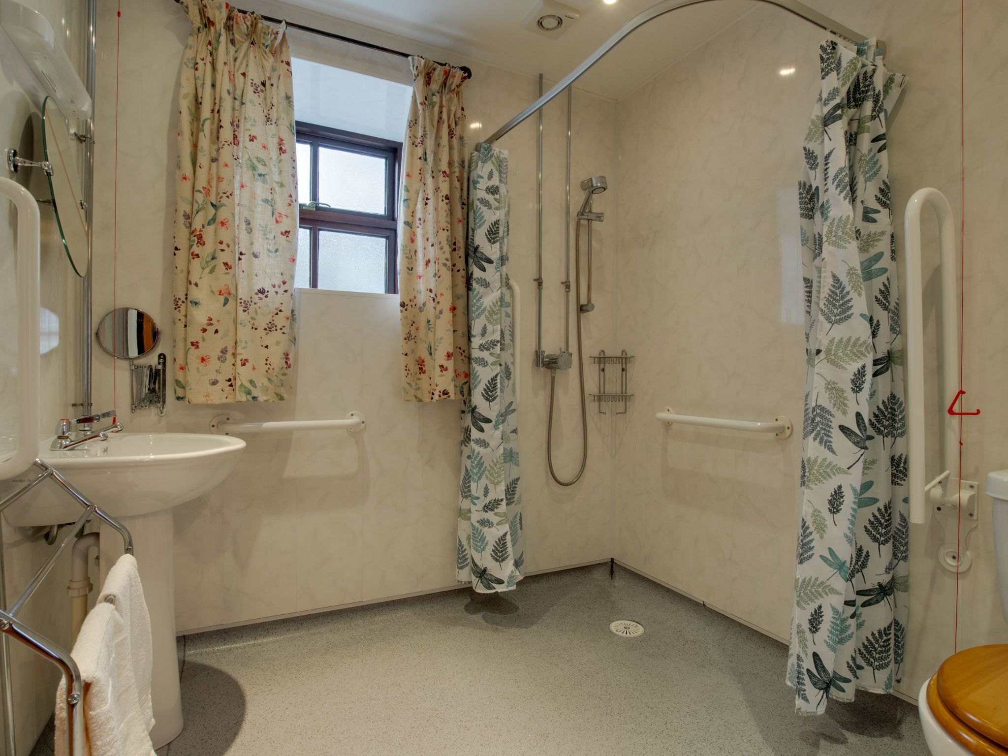 Shower, towels