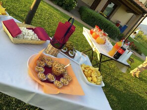 Villa | Outdoor dining