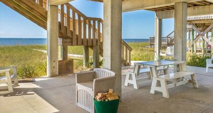 Seven bedroom family home on gulf to bay lot