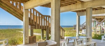Seven bedroom family home on gulf to bay lot