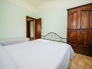 House | 4 bedrooms, individually furnished, bed sheets