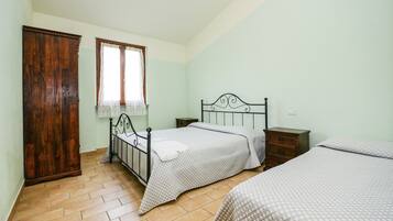 House | 4 bedrooms, individually furnished, bed sheets