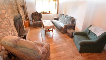 Chalet | Living area