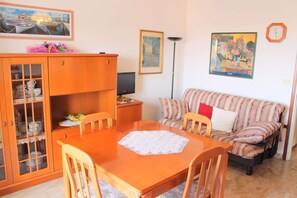 Living room - Holiday Home in Lazise Near Lake Garda (Lazise)
