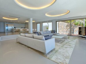 TV - Emma on the Roc by Interhome (Jávea)