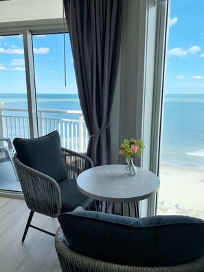 Interior - Oceanfront Beauty / Sleeps 4 comfy/Prime Location (Myrtle Beach)