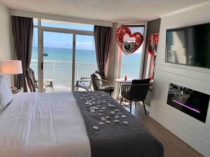 2 bedrooms, desk, free WiFi, bed sheets - Oceanfront Beauty / Sleeps 4 comfy/Prime Location (Myrtle Beach)