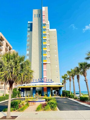 Exterior - Oceanfront Beauty / Sleeps 4 comfy/Prime Location (Myrtle Beach)