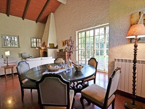 Villa | Dining - Belvilla by OYO Villa Mimosa (Cortona)