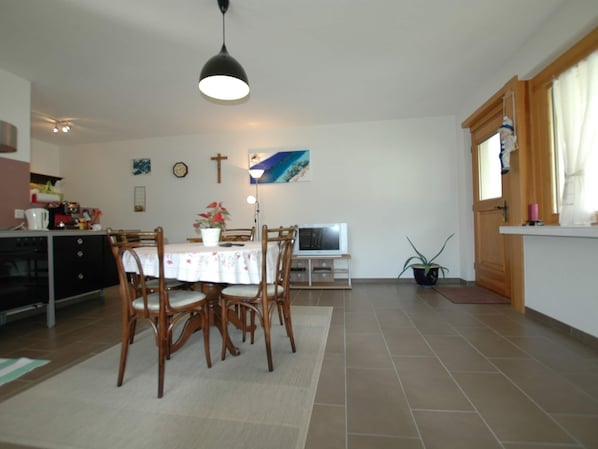 Apartment | Dining