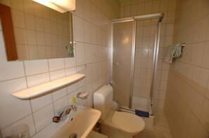 Bathroom - Apartment in Blatten With Mountain Views & Open Kitchen (Blatten)