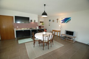 Apartment | Dining - Apartment in Blatten With Mountain Views & Open Kitchen (Blatten)