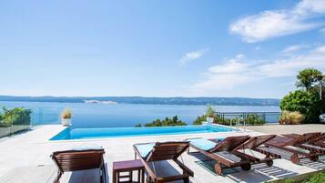 Apartment | Pool | Outdoor pool, a heated pool