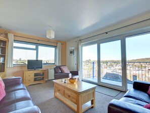 DVD player - Peaceful Holiday Home in Saundersfoot With Balcony (Saundersfoot)