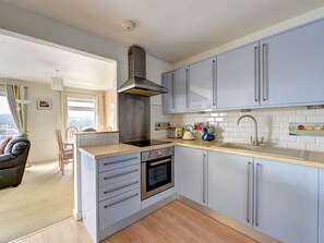 Fridge, microwave, oven, dishwasher - Peaceful Holiday Home in Saundersfoot With Balcony (Saundersfoot)