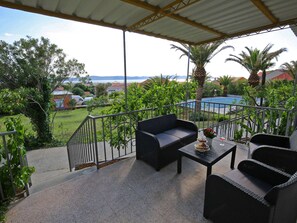 House | Pool - Scenic Holiday Home in Bibinje near Sea (Bibinje)