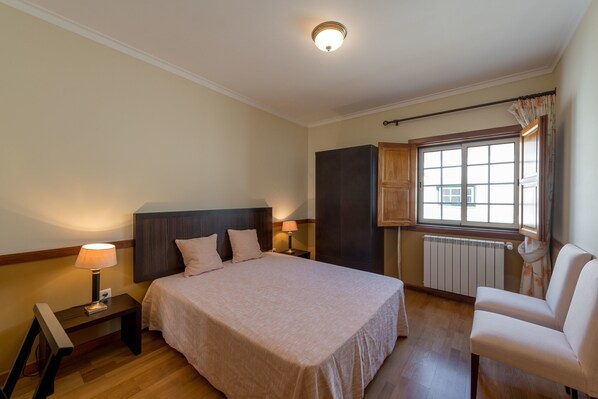 Cottage | 3 bedrooms, individually furnished, bed sheets