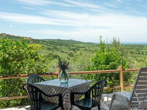 Snug Holiday Home in Castagneto Carducci near Thermal Bath