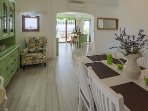 Dining - Stunning Views Hill Side Villa With Infinity Pool & Indoor Floor Aquarium (Makarska)