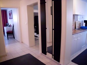 2 Schlafzimmer, individuell eingerichtet, Bettwäsche