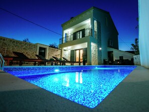 Exterior - Stunning Villa With Swimming Pool in Vinjerac (Posedarje)