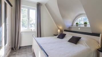 House | 4 bilik tidur, dilengkapkan perabot secara berasingan