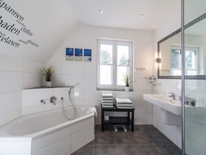 House | Bathroom