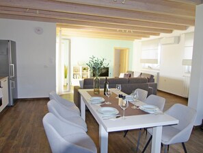 Villa | Dining - Villa in Istria With Private Pool & Near Pula (Svetvincenat)