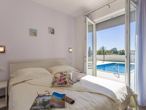 Villa | 3 bedrooms, individually furnished, iron/ironing board, bed sheets - Villa in Istria With Private Pool & Near Pula (Svetvincenat)