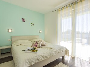 Villa | 3 bedrooms, individually furnished, iron/ironing board, bed sheets - Villa in Istria With Private Pool & Near Pula (Svetvincenat)