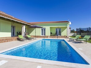 Villa | Exterior - Villa in Istria With Private Pool & Near Pula (Svetvincenat)