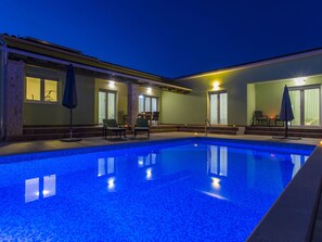 Villa | Pool | Indoor pool, outdoor pool - Villa in Istria With Private Pool & Near Pula (Svetvincenat)
