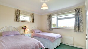 Unclassified image, 3 of 12, button - Delightful Holiday Home in Cornwall With Garden (Padstow)