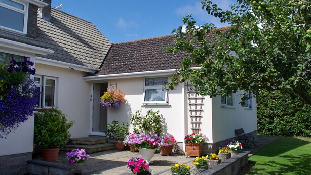 Unclassified image, 1 of 12, button - Delightful Holiday Home in Cornwall With Garden (Padstow)