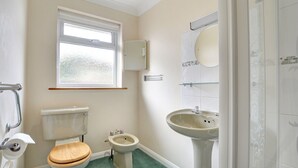 Unclassified image, 4 of 12, button - Delightful Holiday Home in Cornwall With Garden (Padstow)