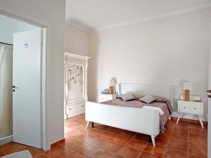 Villa | 6 bedrooms, individually furnished, iron/ironing board, bed sheets - Villa in Campanella With Private Pool (Noto)