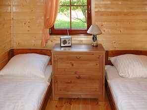 Cottage | 2 bedrooms, individually furnished