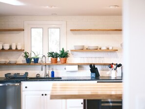 Pembancuh kopi/teh, kerusi tinggi