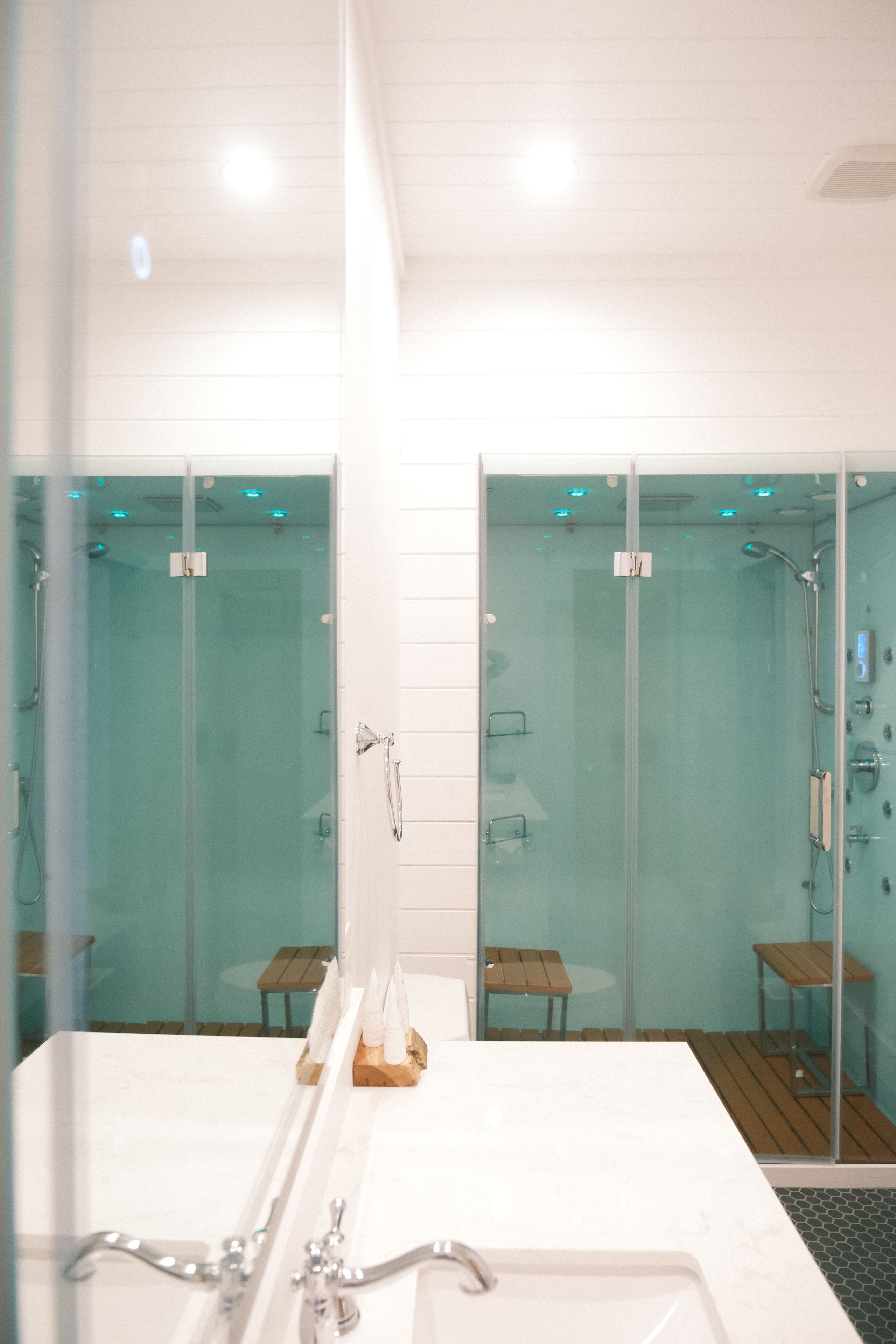 Articles de toilette gratuits, sèche-cheveux, serviettes fournies, savon