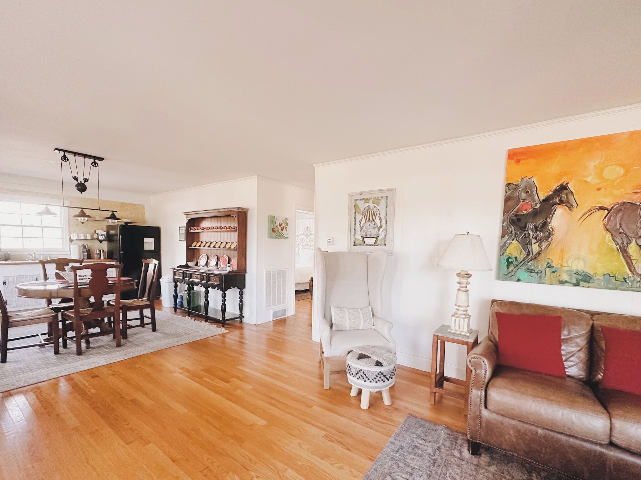 كابينة فاخرة | أغطية فراش متميزة وبديكورات فريدة لكل غرفة وطراز فريد لكل وحدة