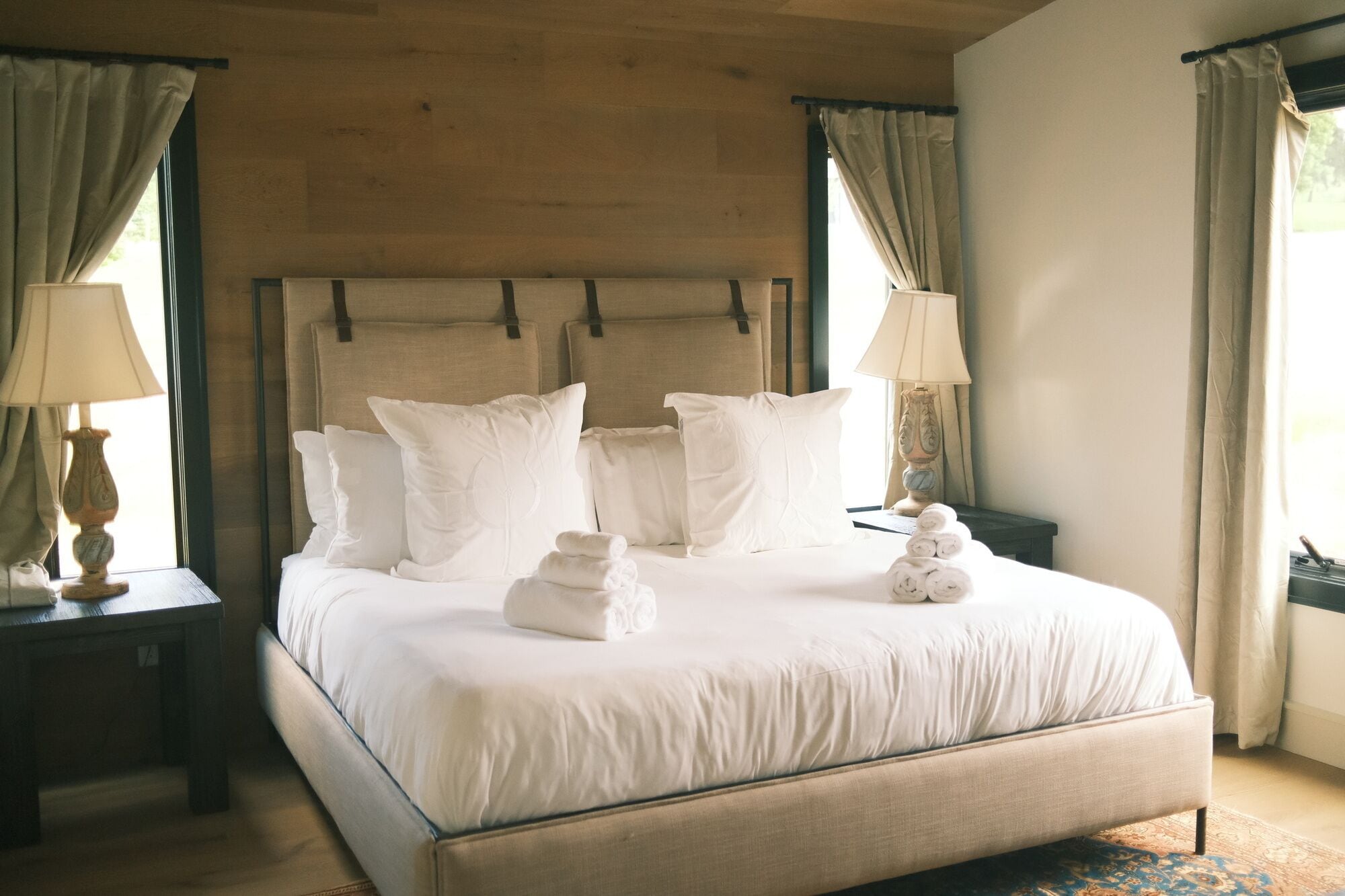 高档床上用品、特色装修、特色家居、笔记本电脑工作区