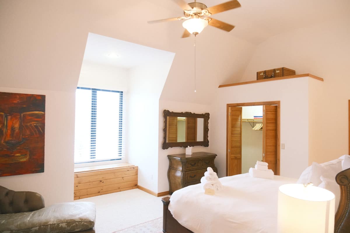 Luxury Room, 1 King Bed, Pool Access, Mountainside (The Star Loft)