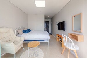 Room (207 (Ocean view)) - Present (Tongyeong)