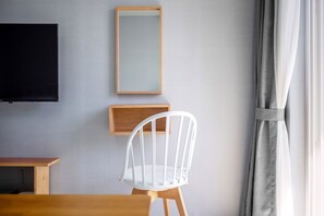 Room (201 (Ocean view)) - Present (Tongyeong)
