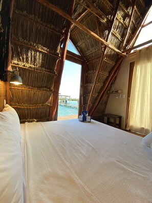 Panoramic Cabin - Shared Bathroom