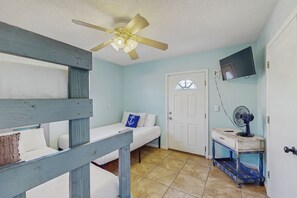 2 bedrooms, iron/ironing board, internet, bed sheets